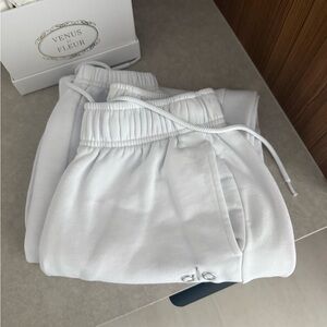 ALO Yoga Accolade Sweatpant White